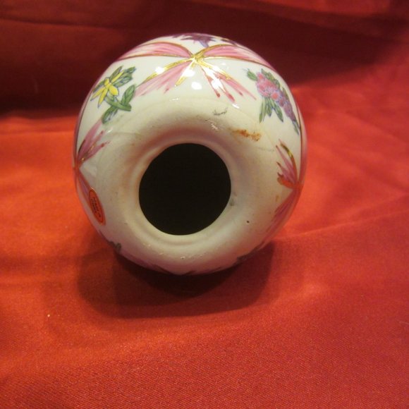 VTG CERAIMC HAND PAINTED LARGE EGG, FLORAL MOTIF - Picture 5 of 7